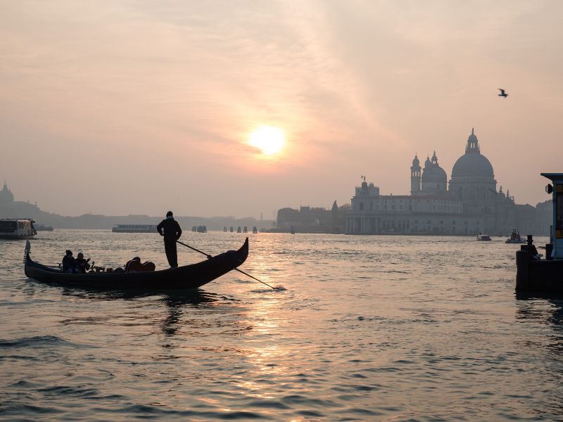 gondola sul canal grande di venezia