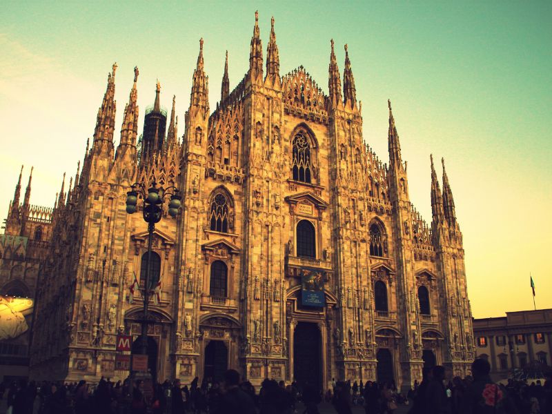 duomo di Milano simbolo degli affitti brevi a Milano